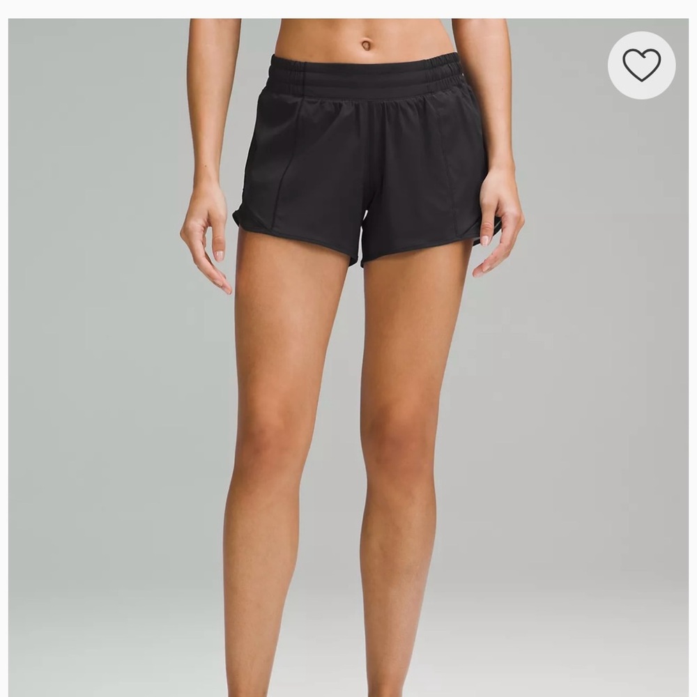 NWT Lululemon Hotty Hot Low-Rise Lined Short 4"